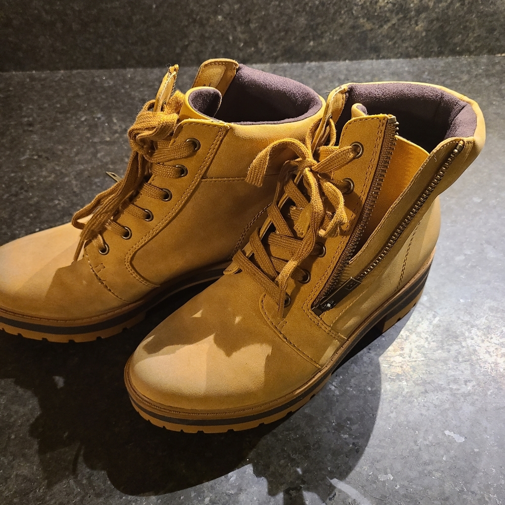 Soul combat boot size 6